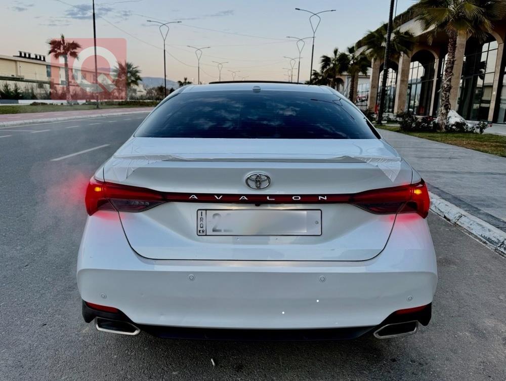 تويوتا أفالون